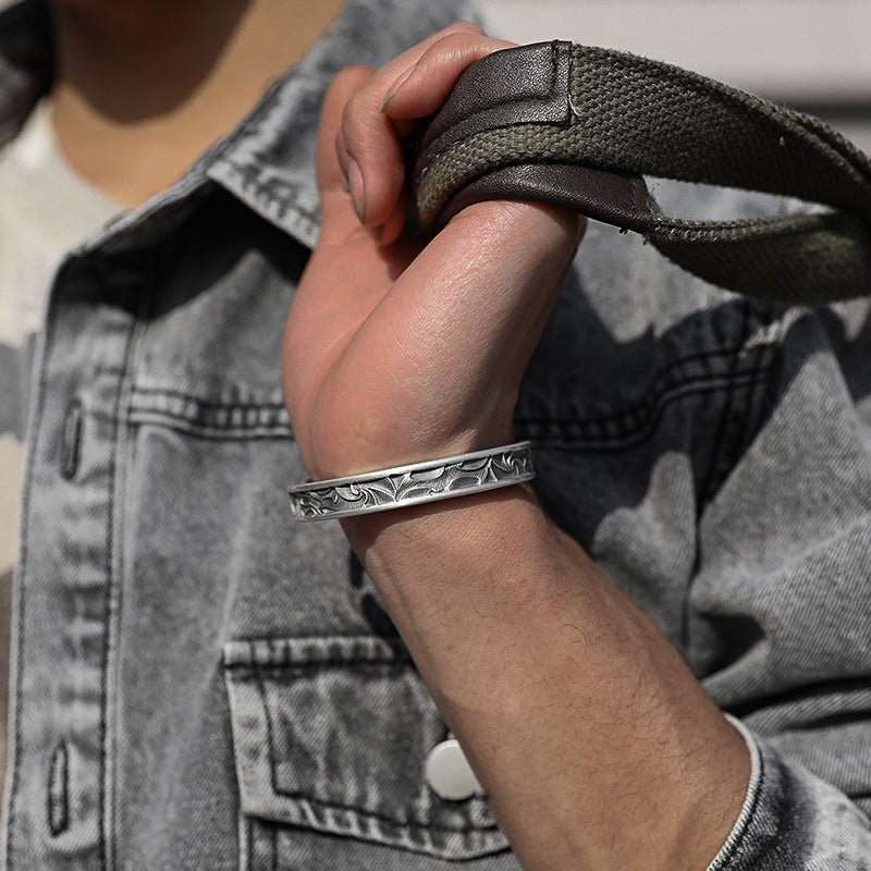 Crescimento Cuff Bracelet